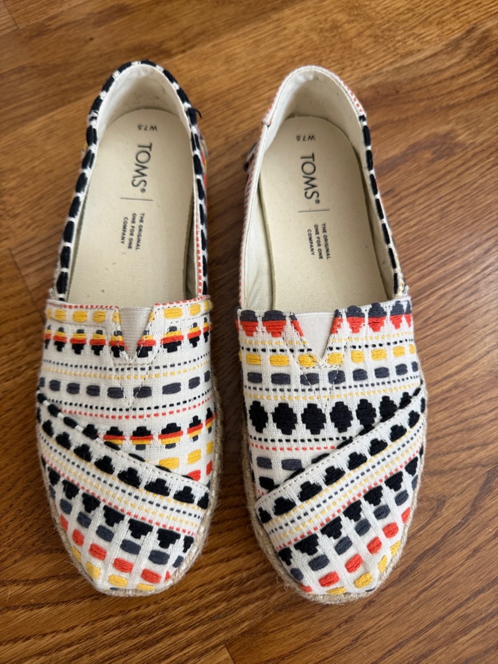 TOMS Alpargata Espadrilles Embroidered Tribal Print Flats Size 7.5